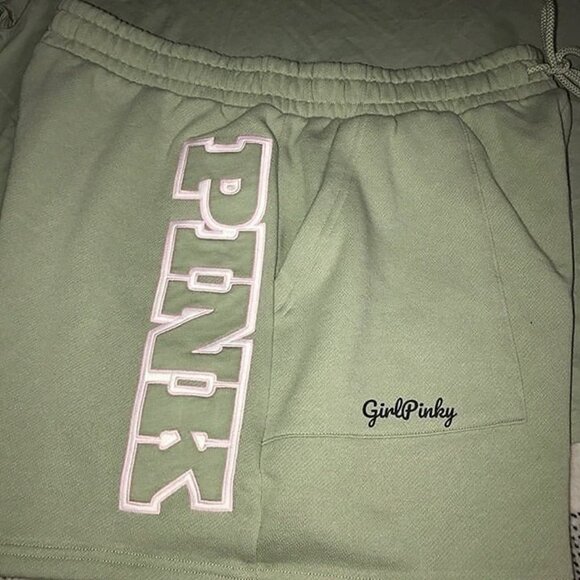 VS PINK IVY FLEECE CLASSIC FIT SHORTS & CAMPUS LOGO TEE IN GARDEN GREEN XS-XXL - Picture 4 of 7